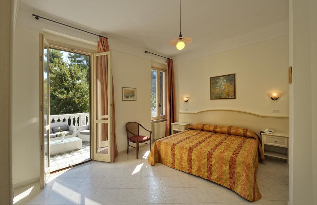 Park Hotel Villa Maria San Menaio Værelse billede