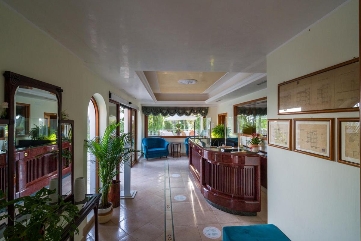 Park Hotel Villa Maria San Menaio Eksteriør billede