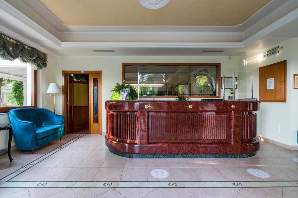 Park Hotel Villa Maria San Menaio Eksteriør billede